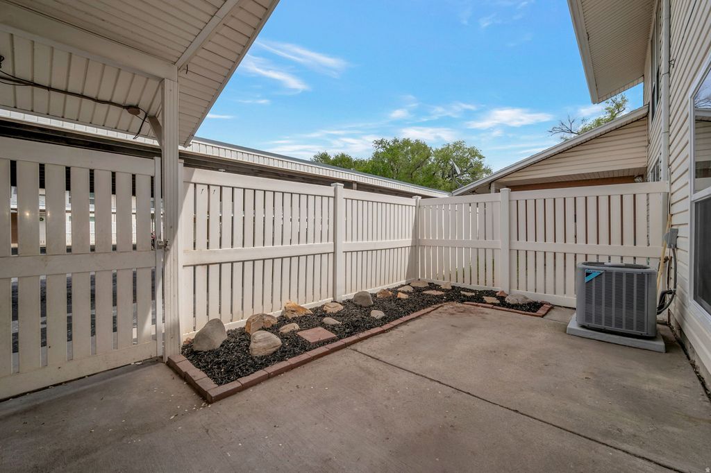 Photo of 5996 S SULTAN CIR, Murray, UT 84107 (MLS # 2154629)