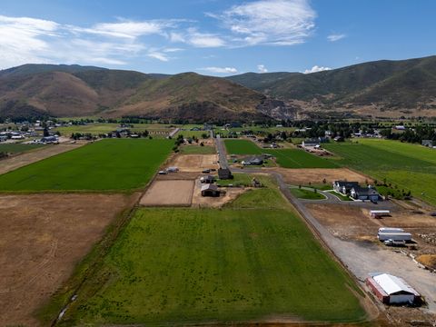 Tiny photo for 364 W 3000 S, Daniel, UT 84032 (MLS # 2147850)