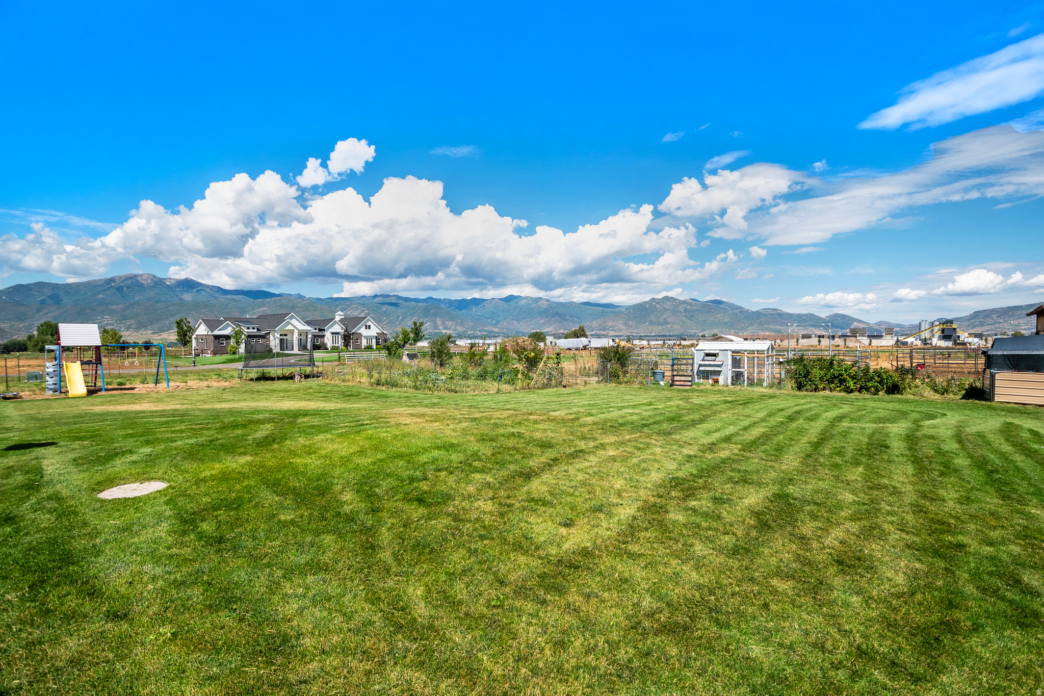 THREE FARM ESTATES - Residential