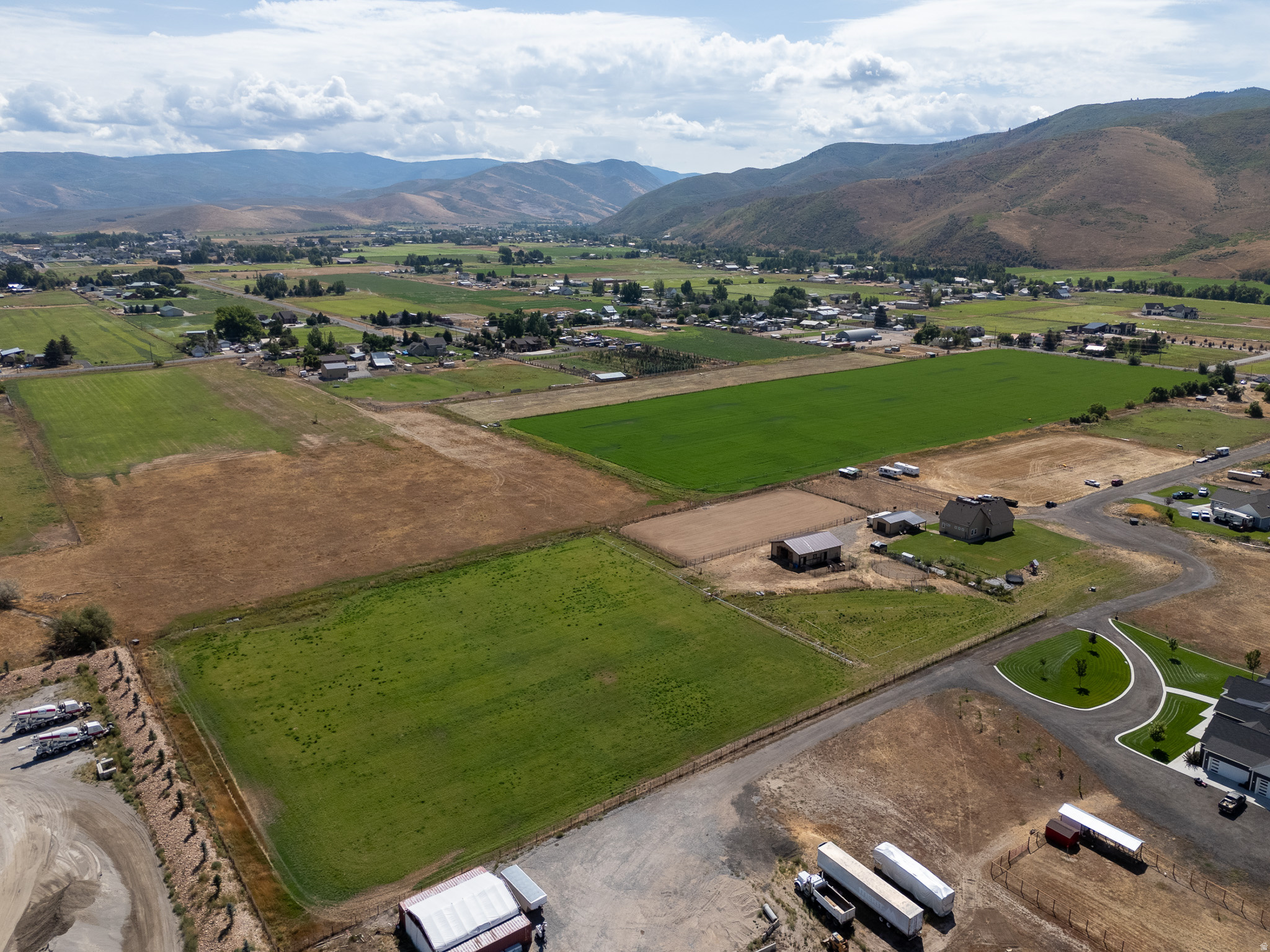 THREE FARM ESTATES - Residential