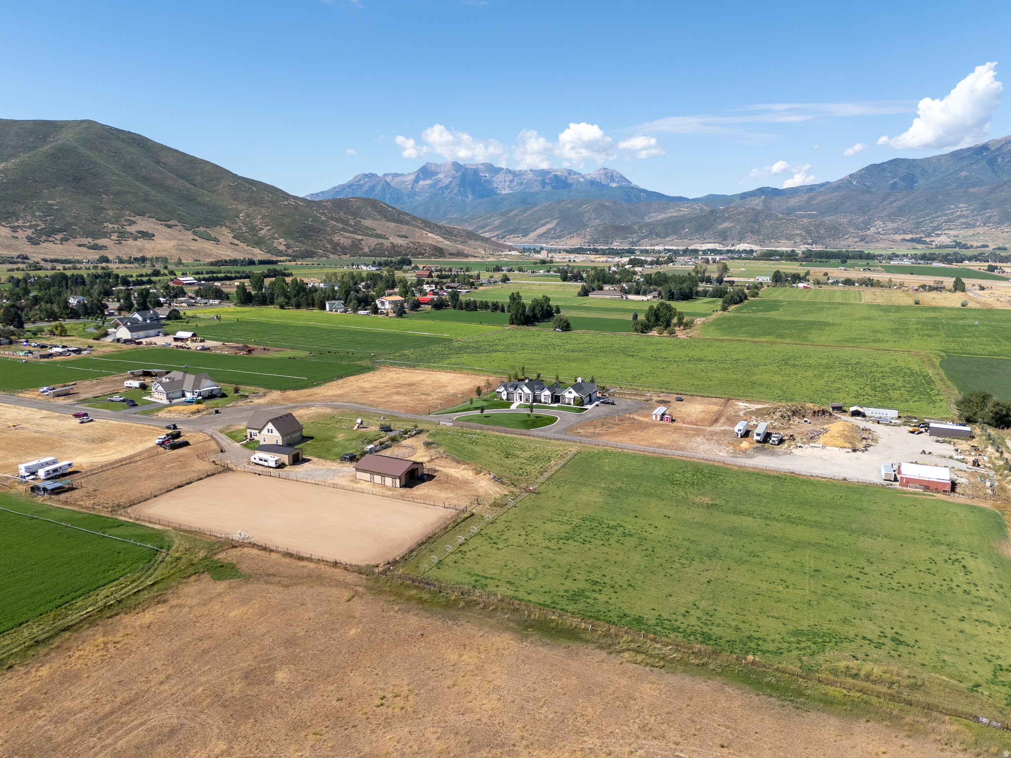 THREE FARM ESTATES - Residential