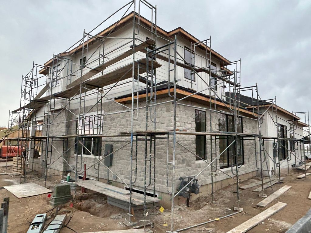 Photo of 1432 W PLEASANT VIEW DR, Kaysville, UT 84037 (MLS # 2127728)