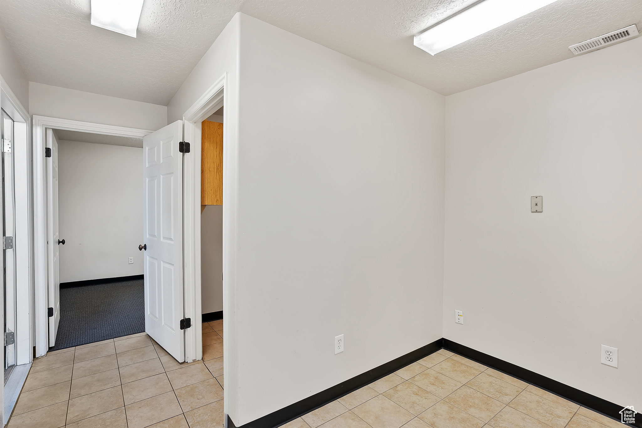 KAPP INDUSTRIAL PARK - Commercial Lease