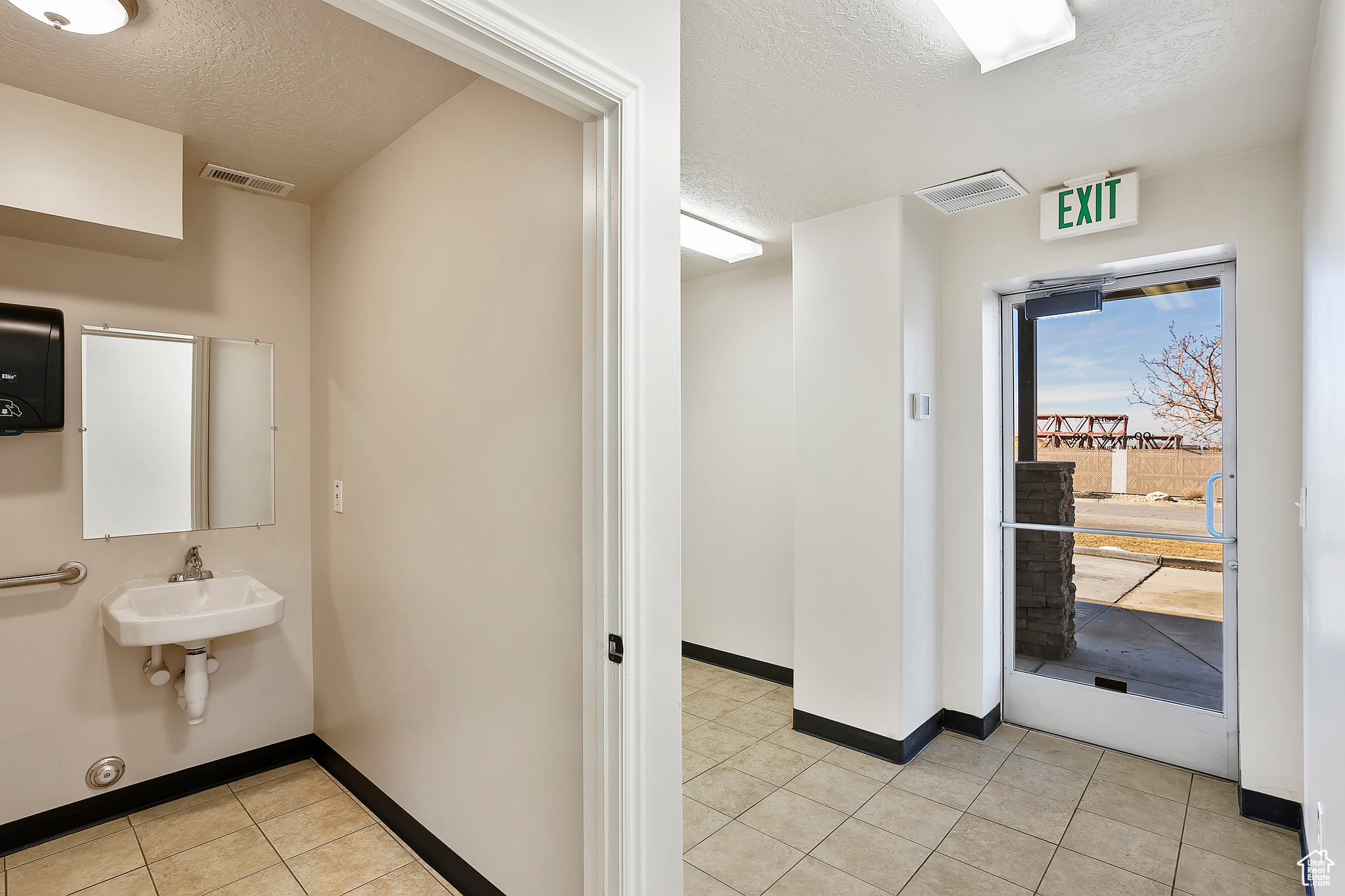 KAPP INDUSTRIAL PARK - Commercial Lease