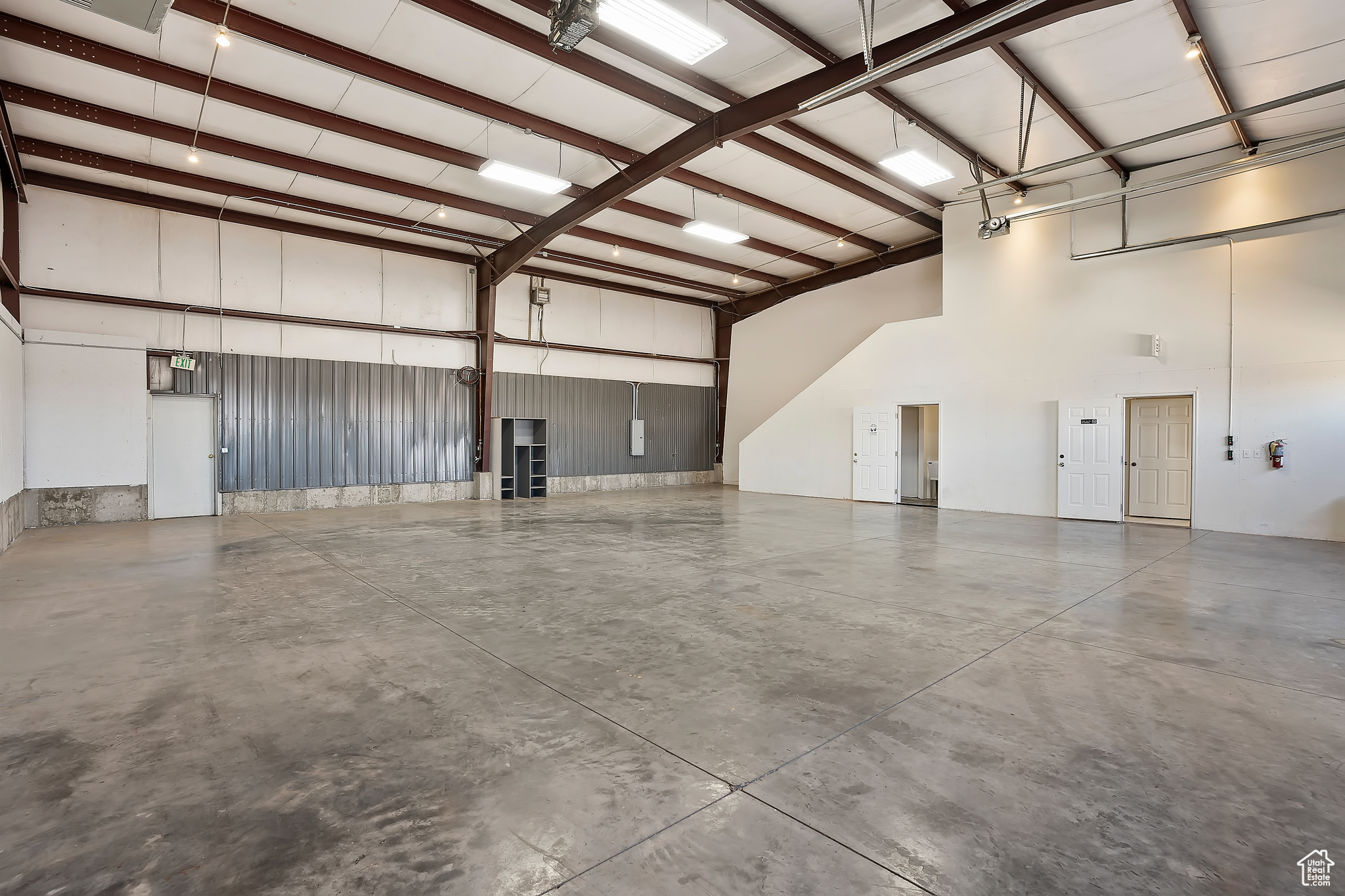 KAPP INDUSTRIAL PARK - Commercial Lease