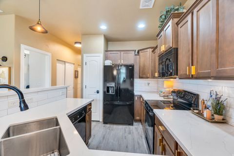 Tiny photo for 10706 S TOPVIEW RD, South Jordan, UT 84009 (MLS # 2147472)