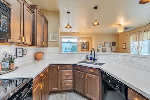 Tiny photo for 10706 S TOPVIEW RD, South Jordan, UT 84009 (MLS # 2147472)