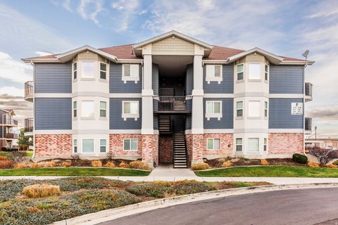 Photo of 116 E RESACA DR #F-9, Sandy, UT 84070 (MLS # 2123684)