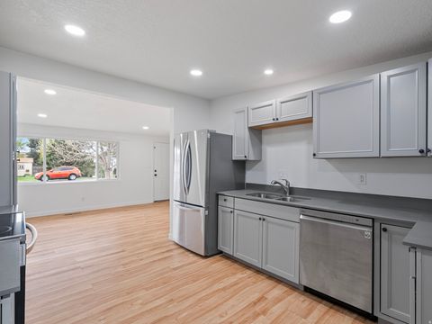 Tiny photo for 524 N 900 E, Lehi, UT 84043 (MLS # 2148117)