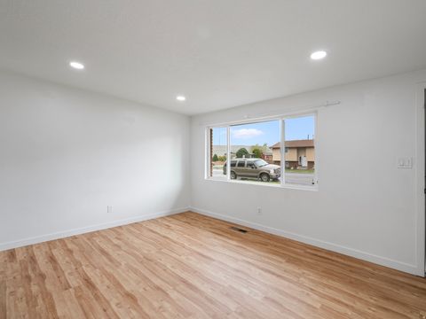 Tiny photo for 524 N 900 E, Lehi, UT 84043 (MLS # 2148117)