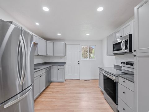 Tiny photo for 524 N 900 E, Lehi, UT 84043 (MLS # 2148117)