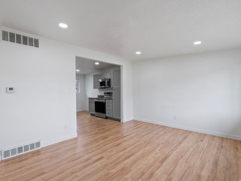 Tiny photo for 524 N 900 E, Lehi, UT 84043 (MLS # 2148117)