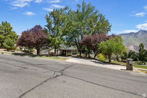 Tiny photo for 760 N EAGLE VIEW DR. Dr, Alpine, UT 84004 (MLS # 2106153)