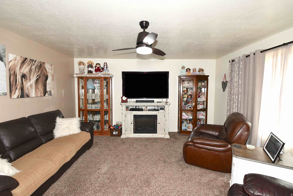 Photo of 7841 PEACHWOOD DR, South Weber, UT 84405 (MLS # 2137160)