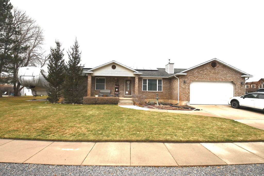 Photo of 7841 PEACHWOOD DR, South Weber, UT 84405 (MLS # 2137160)