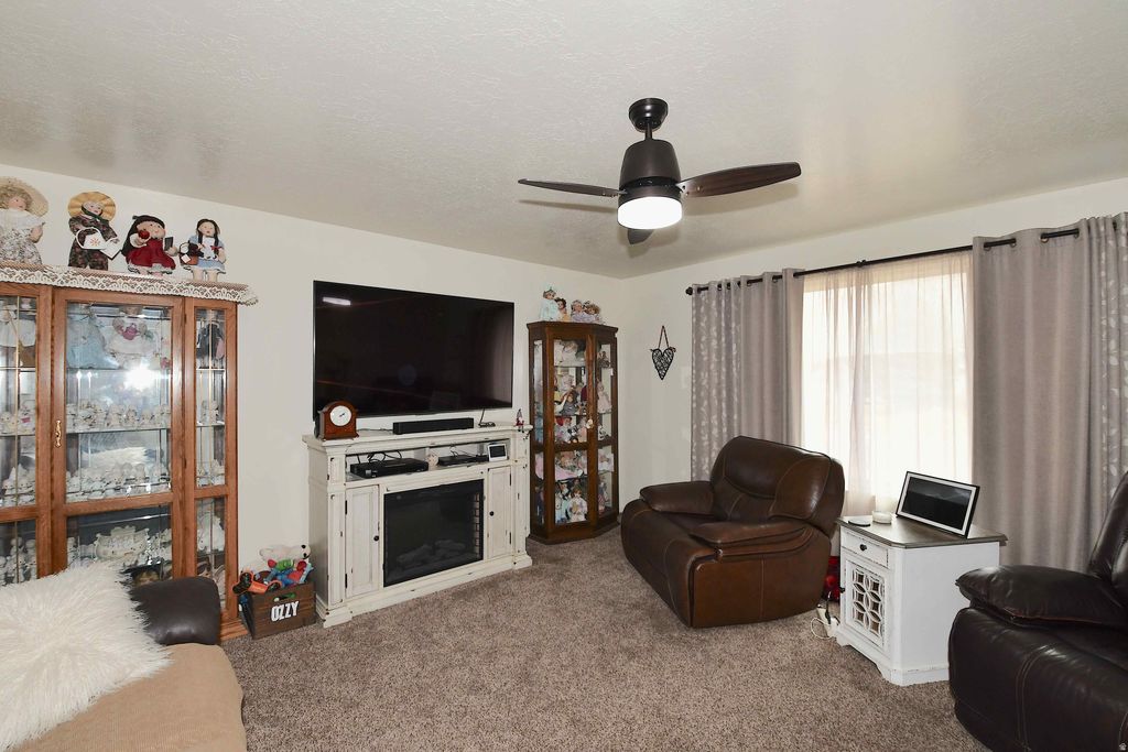 Photo of 7841 PEACHWOOD DR, South Weber, UT 84405 (MLS # 2137160)