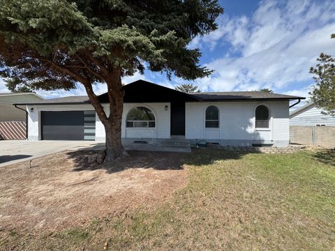 Photo of 5222 S QUEENSWOOD DR, Taylorsville, UT 84129 (MLS # 2151167)