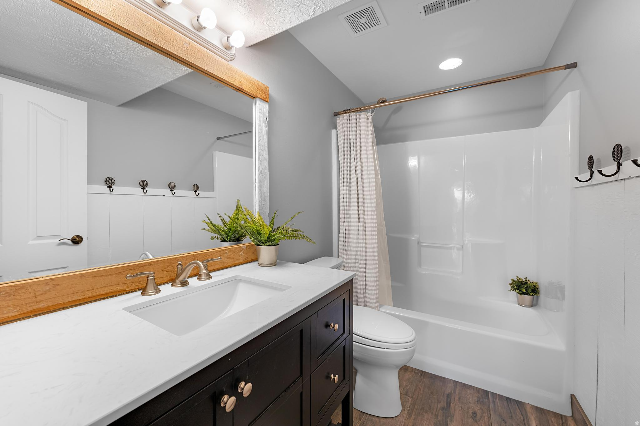 TOLLGATE - Residential