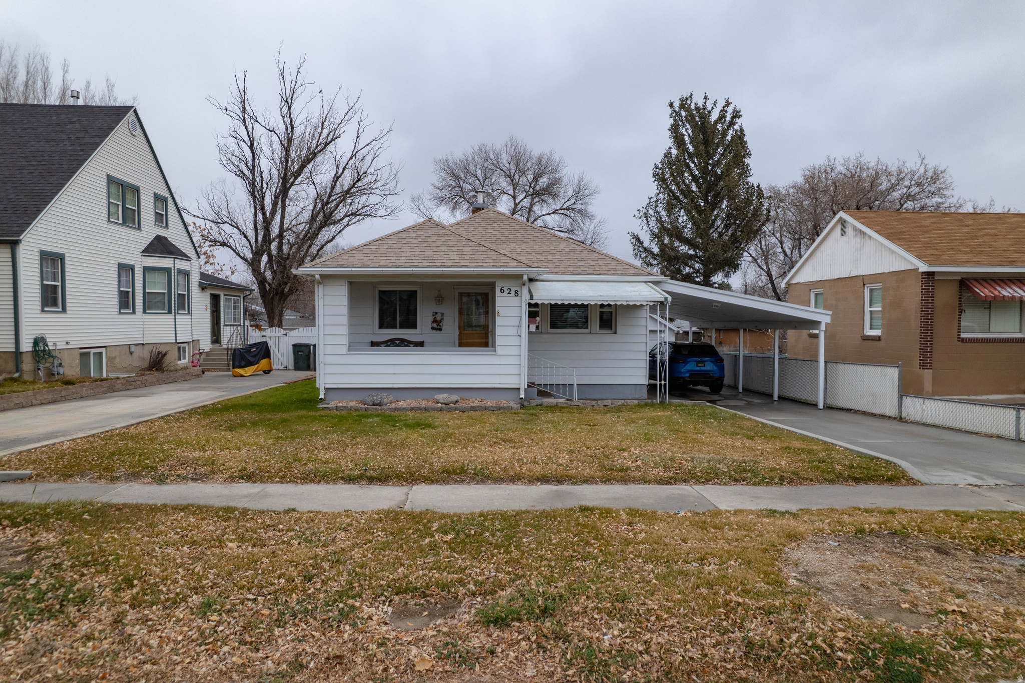 Main image without alt text