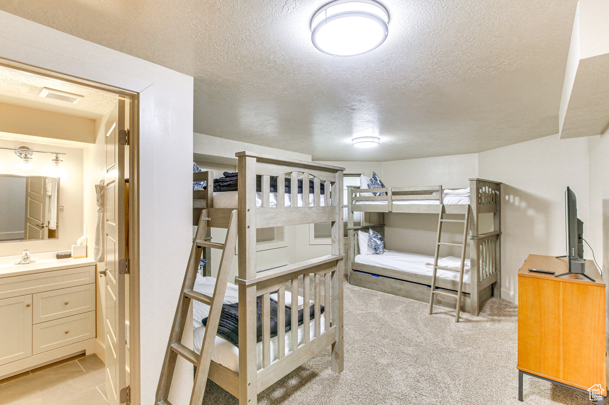 FOOTHILL ESTATE - Commercial Sale