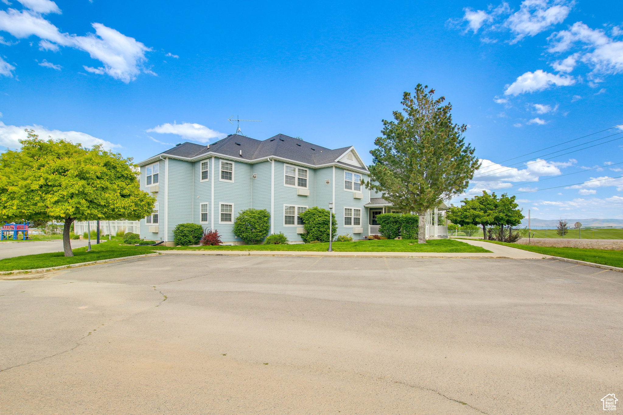 FOOTHILL ESTATE - Commercial Sale