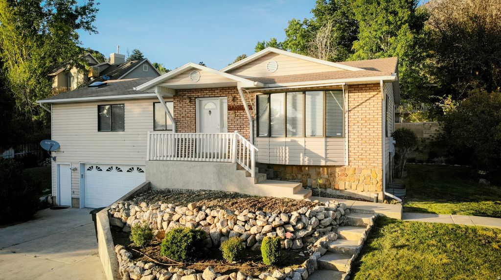 Photo of 895 E QUAIL DR, Provo, UT 84604 (MLS # 2158168)
