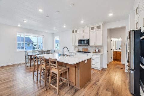 Tiny photo for 3482 S SUGAR MAPLE CT, Mapleton, UT 84664 (MLS # 2138383)