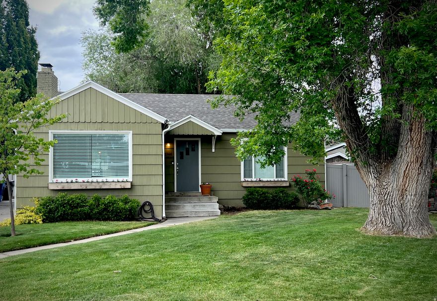 Square footage figures are provided as a courtesy estimate only and were obtained from _Salt Lake County Records_____________ .  Buyer is advised to obtain an independent measurement.