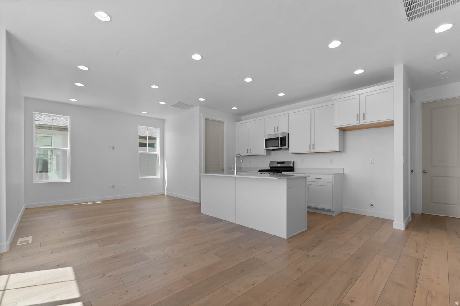 BROADVIEW SHORES COTTAGES 805 - Residential