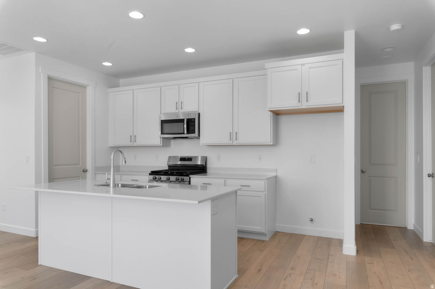 BROADVIEW SHORES COTTAGES 805 - Residential