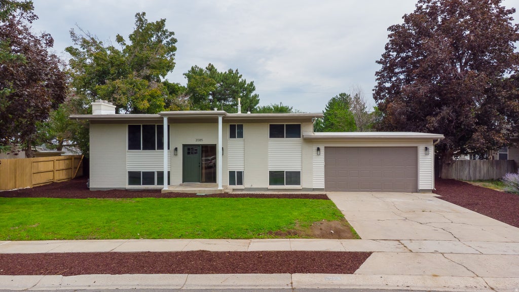 Photo of 2085 E CASTLE HILL AVE, Cottonwood Heights, UT 84121 (MLS # 2175695)