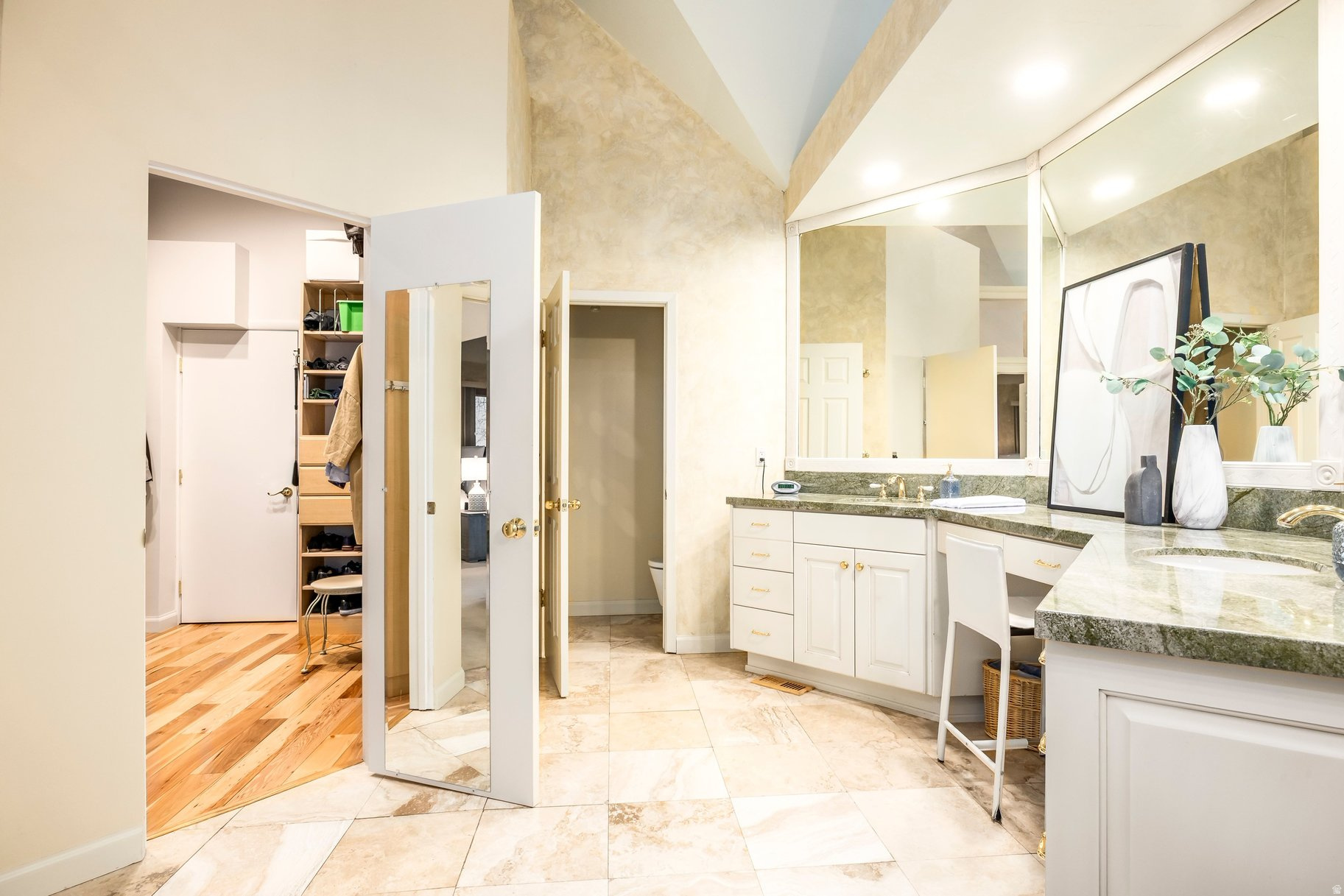 COVE MT OLYMPUS - Residential