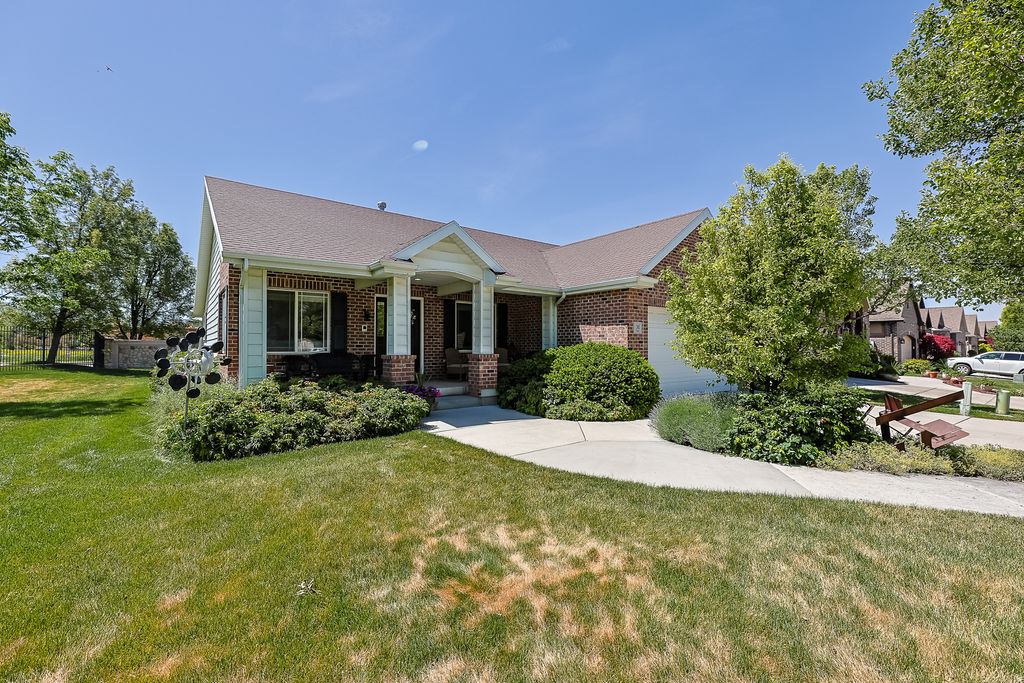 Photo of 31 VILLAGE SQUARE RD, Centerville, UT 84014 (MLS # 2160571)