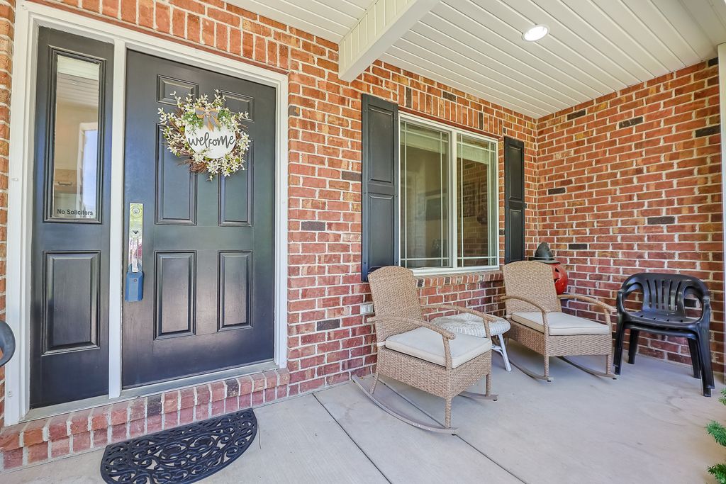 Photo of 31 VILLAGE SQUARE RD, Centerville, UT 84014 (MLS # 2160571)