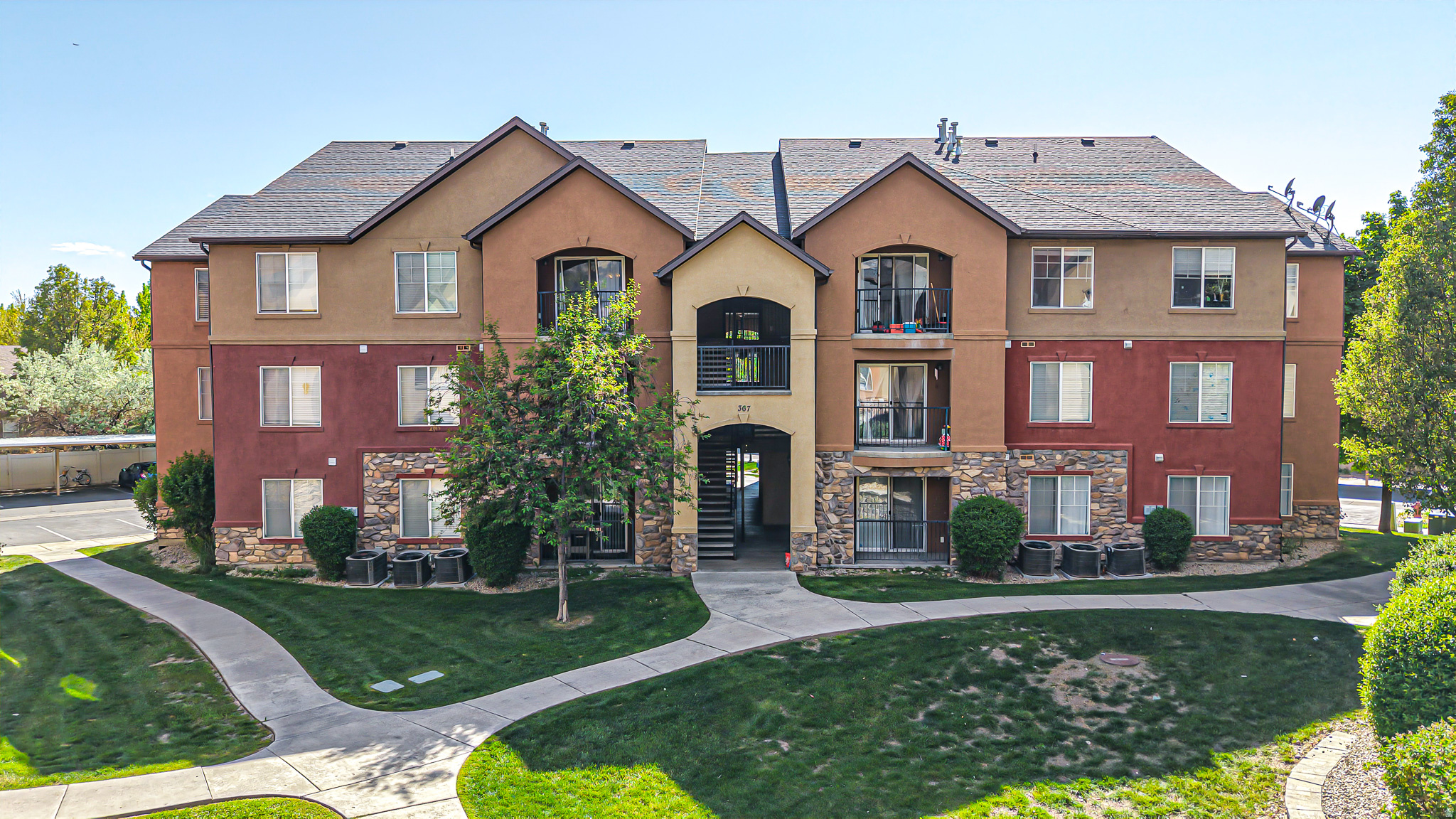 MAPLEWOOD - Residential