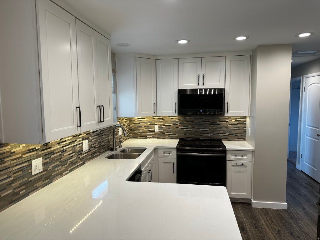 Photo of 1102 E SLEEPY HOLLOW LN S, Sandy, UT 84094 (MLS # 2179227)