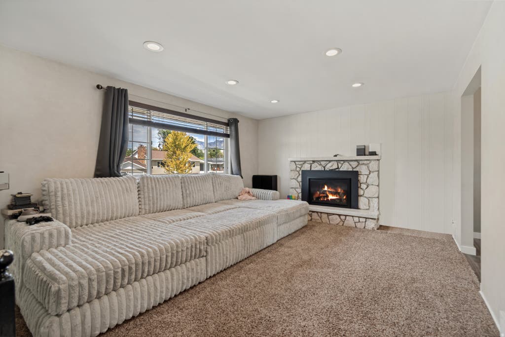 Photo of 1102 E SLEEPY HOLLOW LN S, Sandy, UT 84094 (MLS # 2179227)