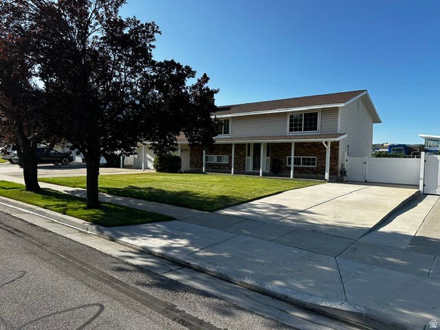 Photo of 1102 E SLEEPY HOLLOW LN S, Sandy, UT 84094 (MLS # 2179227)