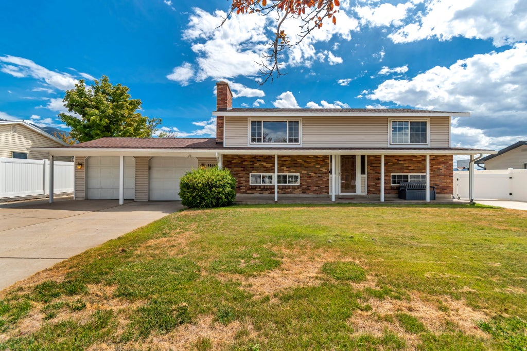Photo of 1102 E SLEEPY HOLLOW LN S, Sandy, UT 84094 (MLS # 2179227)