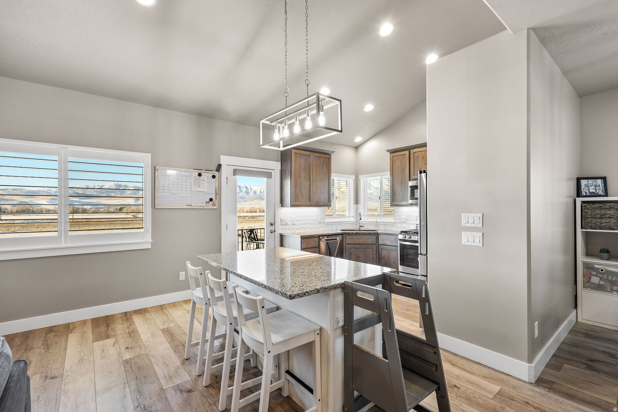 MOUNTAIN VISTA - Residential