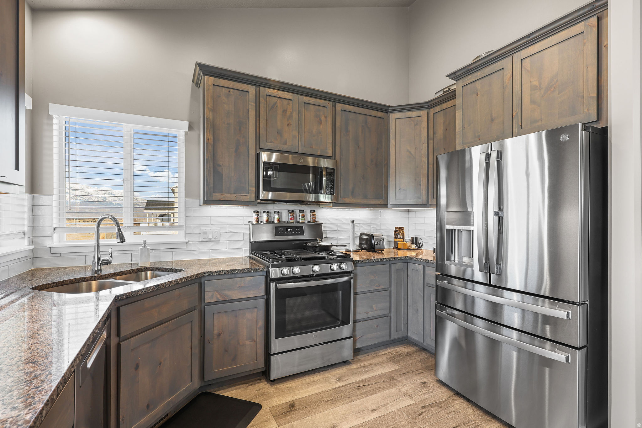 MOUNTAIN VISTA - Residential