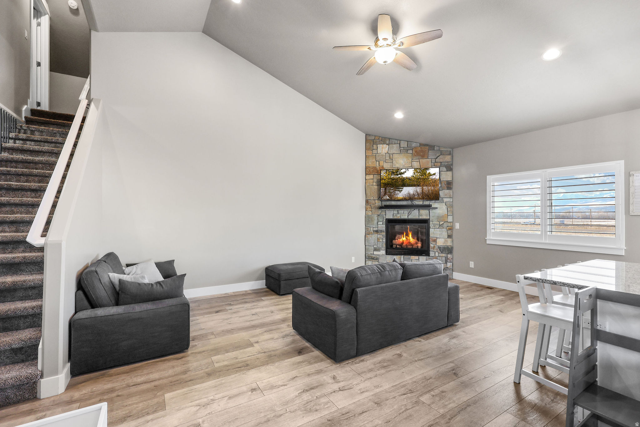 MOUNTAIN VISTA - Residential