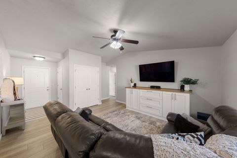 Tiny photo for 933 N OCOTILLO DR, Washington, UT 84780 (MLS # 2136441)