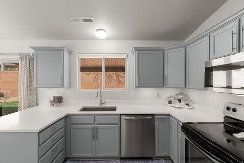 Tiny photo for 933 N OCOTILLO DR, Washington, UT 84780 (MLS # 2136441)