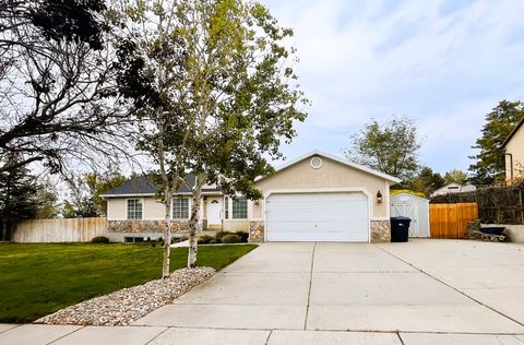 Tiny photo for 1317 E KNOLLWOOD DR, Sandy, UT 84092 (MLS # 2155804)