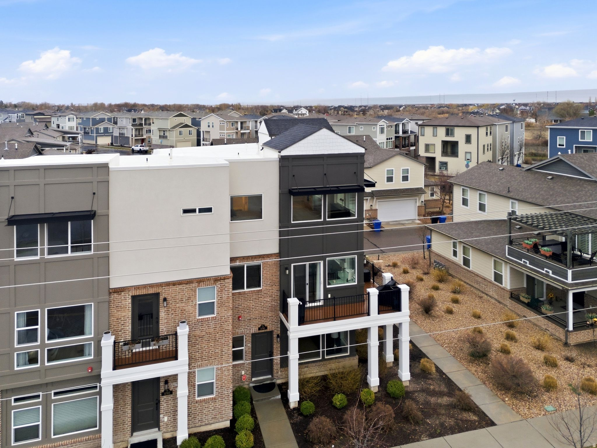 AVENUES  AT THE STATION - Residential