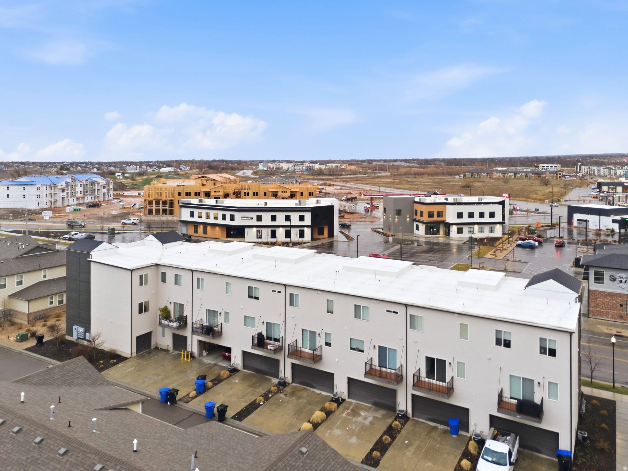 AVENUES  AT THE STATION - Residential