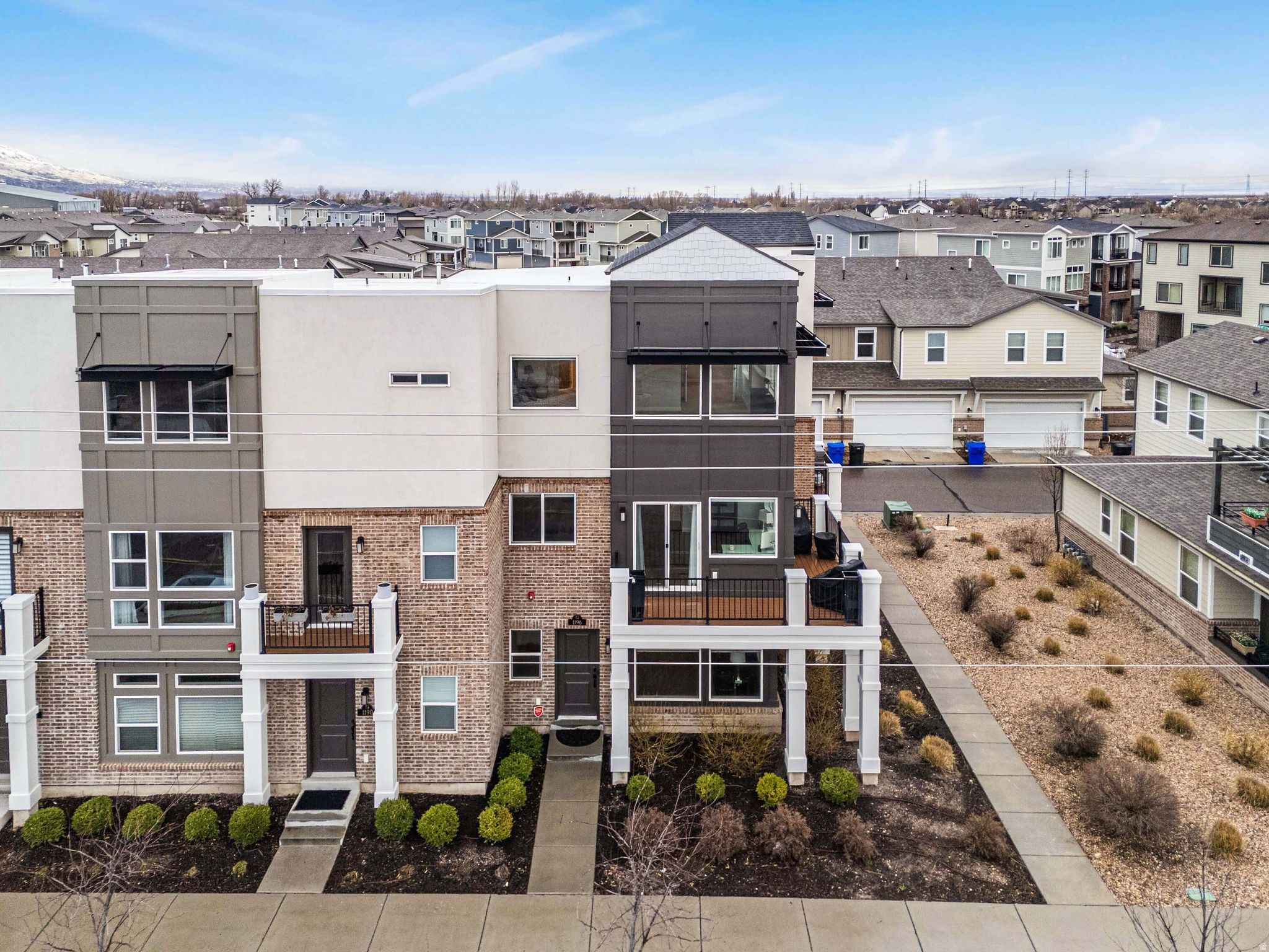 AVENUES  AT THE STATION - Residential