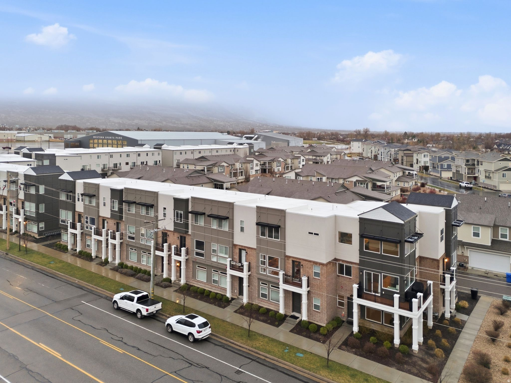 AVENUES  AT THE STATION - Residential