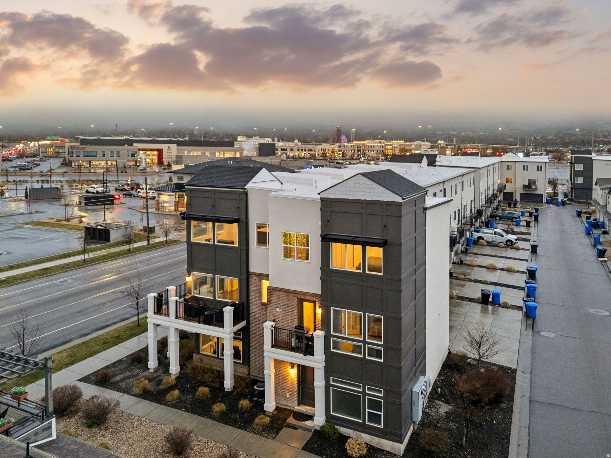 AVENUES  AT THE STATION - Residential